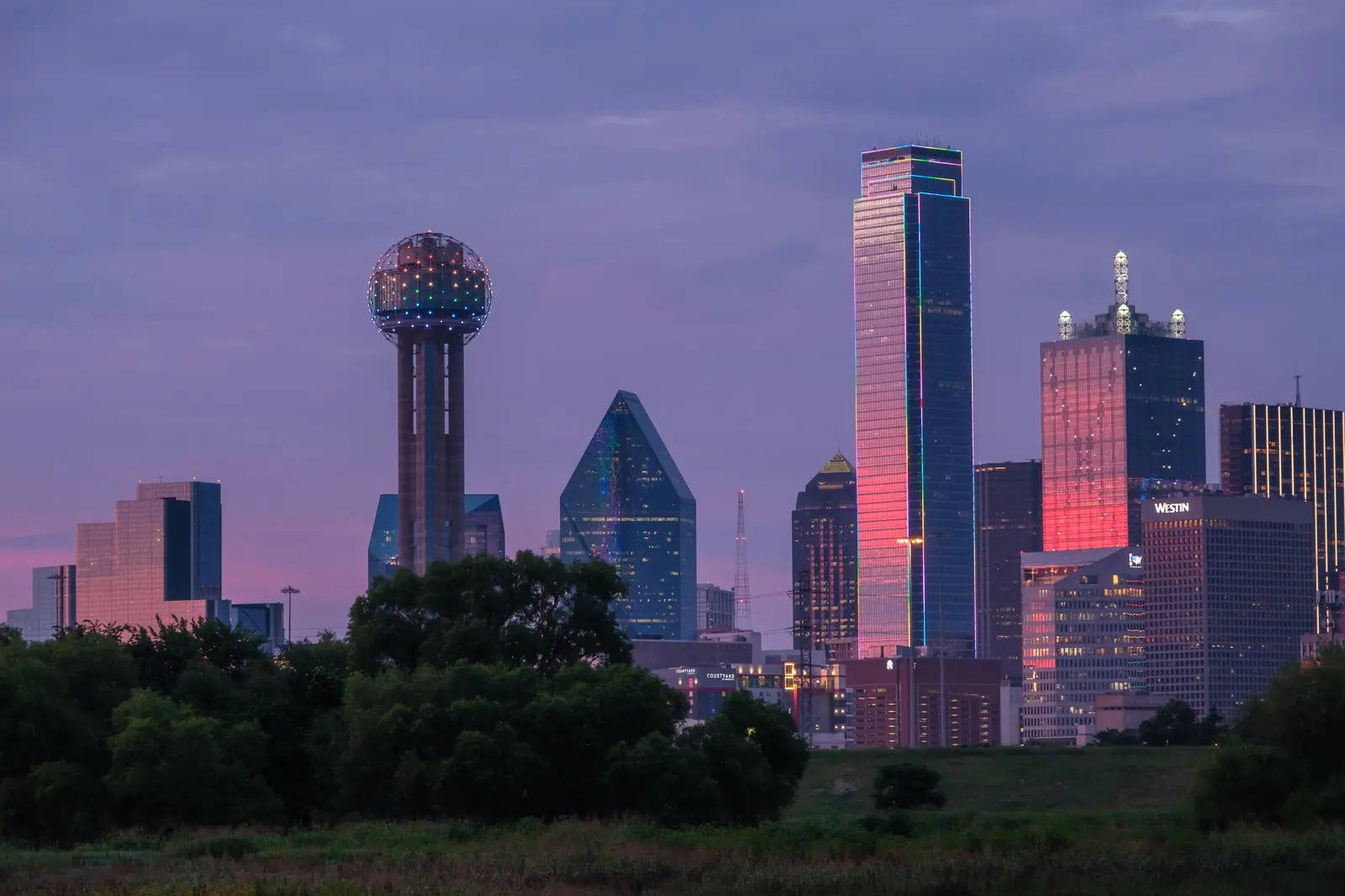 The Dallas skyline and Reunion Tower at dusk